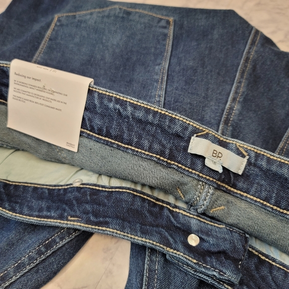 BP High Rise Mom Jean Dark Wash Distressed 18 - Picture 7 of 13